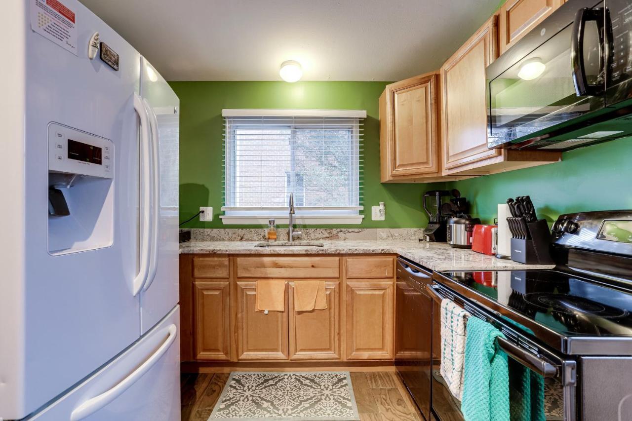 Escape To Our Cozy 3 Bed Rm 2 Bath Unit In Va Holiday home